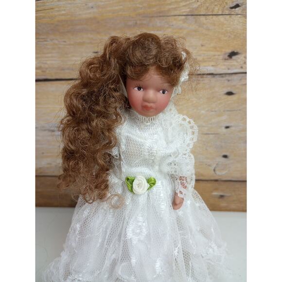 Vintage 90s Porcelain Doll White lace Dress Brown Curly Hair Tan 6 inches Tall - Picture 2 of 9